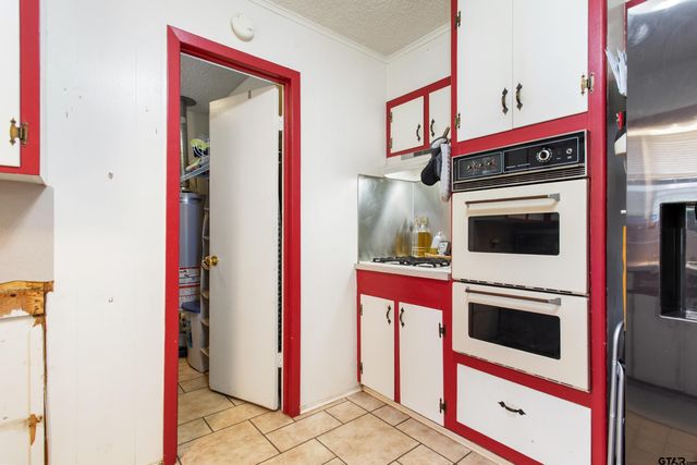 208 Dancer Dr, Longview, TX 75604