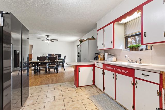 208 Dancer Dr, Longview, TX 75604