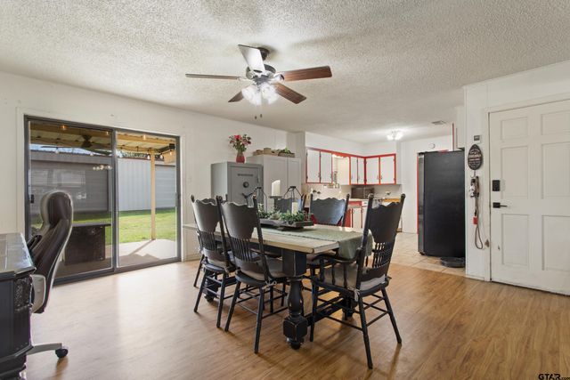 208 Dancer Dr, Longview, TX 75604