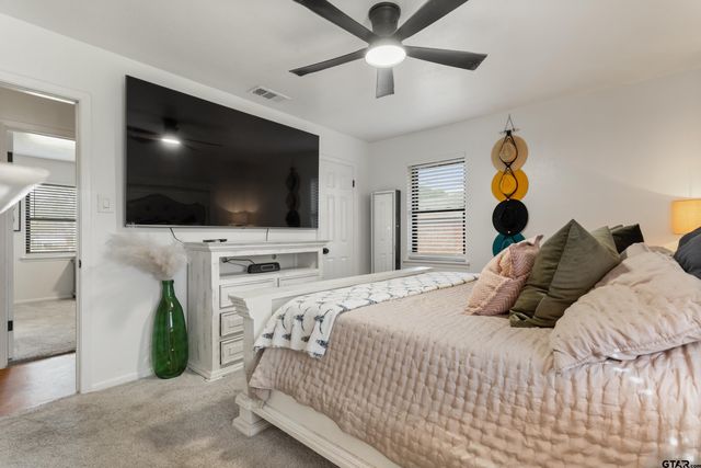 208 Dancer Dr, Longview, TX 75604