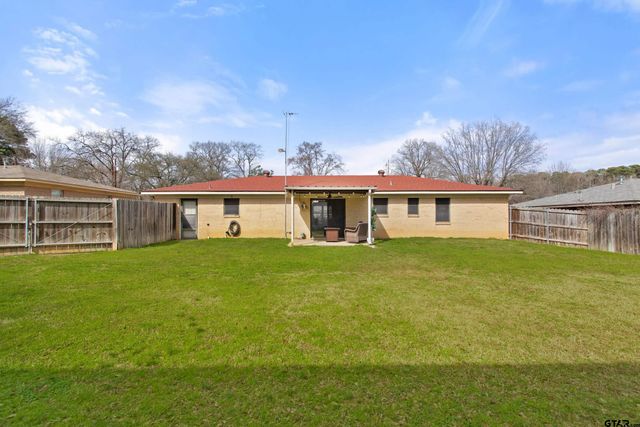 208 Dancer Dr, Longview, TX 75604