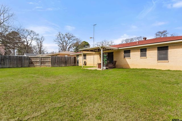 208 Dancer Dr, Longview, TX 75604