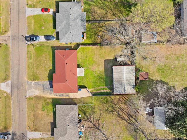 208 Dancer Dr, Longview, TX 75604