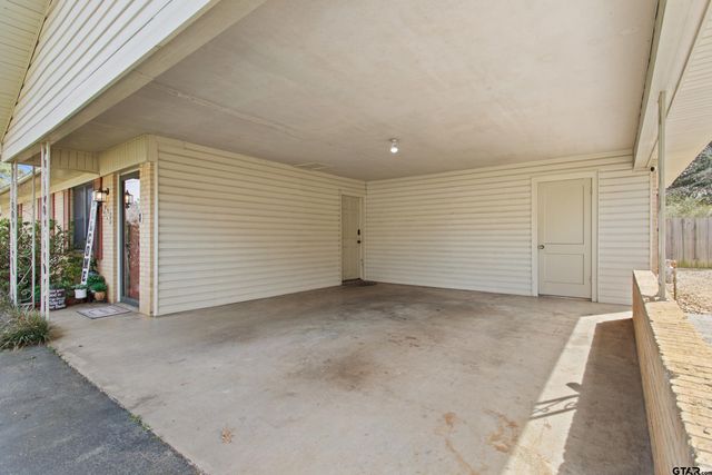 208 Dancer Dr, Longview, TX 75604