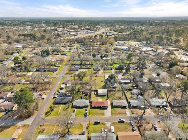 208 Dancer Dr, Longview, TX 75604