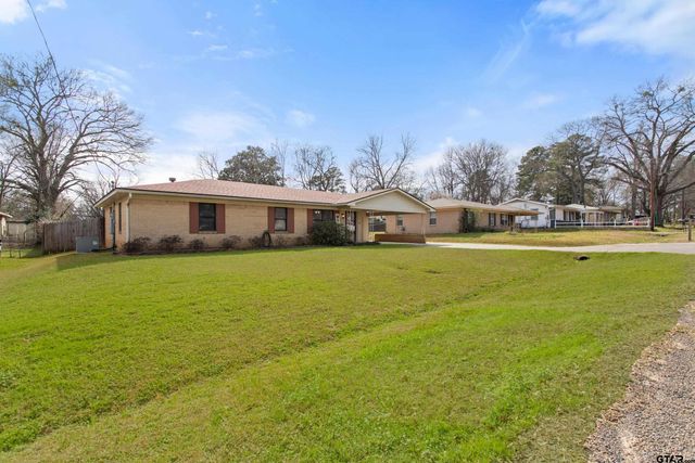 208 Dancer Dr, Longview, TX 75604