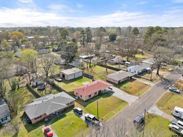 208 Dancer Dr, Longview, TX 75604