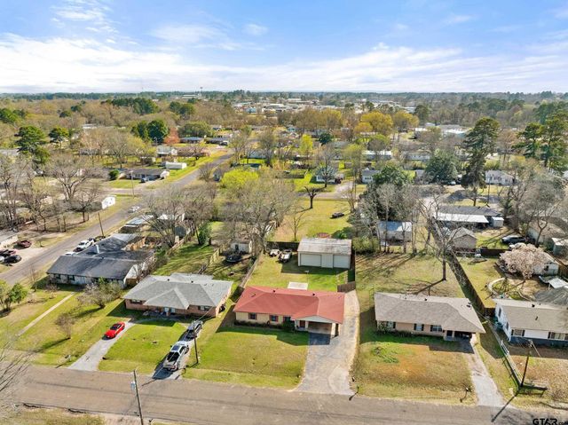 208 Dancer Dr, Longview, TX 75604