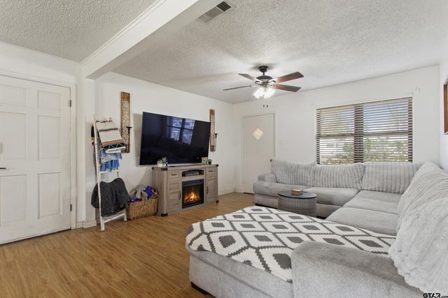 208 Dancer Dr, Longview, TX 75604
