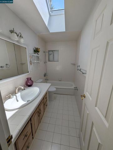 5235 La Corte Bonita, Concord, CA 94521