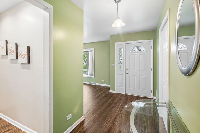 495 Kinkaid Court, Des Plaines, IL 60016