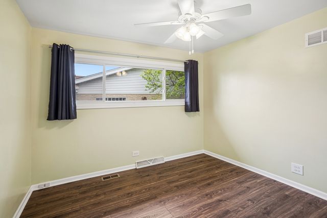 495 Kinkaid Court, Des Plaines, IL 60016