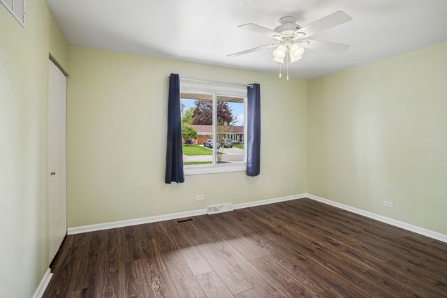 495 Kinkaid Court, Des Plaines, IL 60016