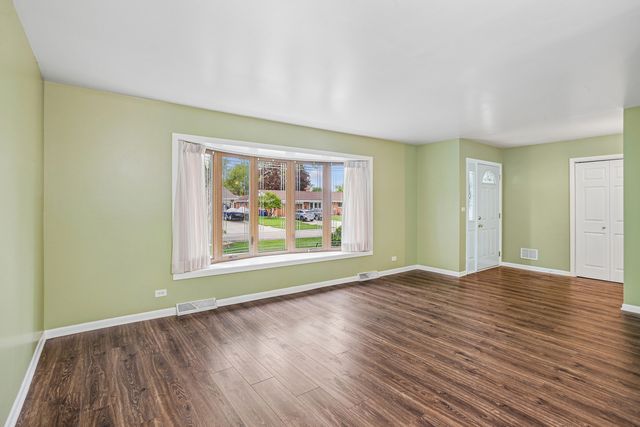 495 Kinkaid Court, Des Plaines, IL 60016