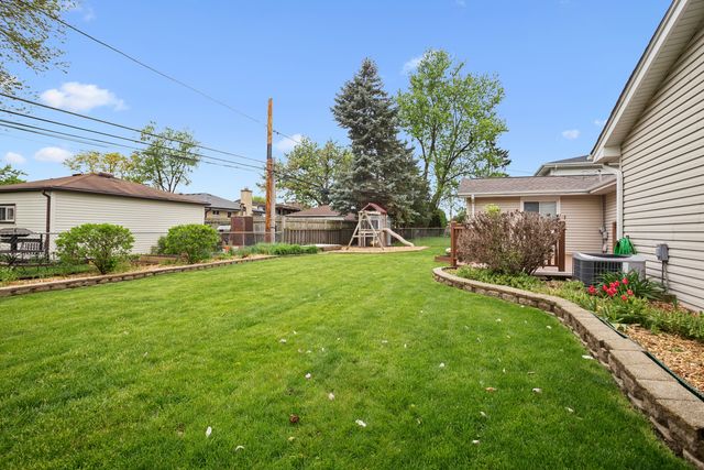495 Kinkaid Court, Des Plaines, IL 60016