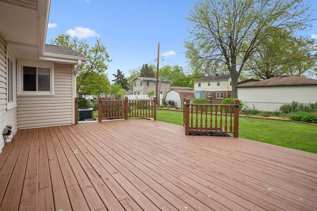 495 Kinkaid Court, Des Plaines, IL 60016