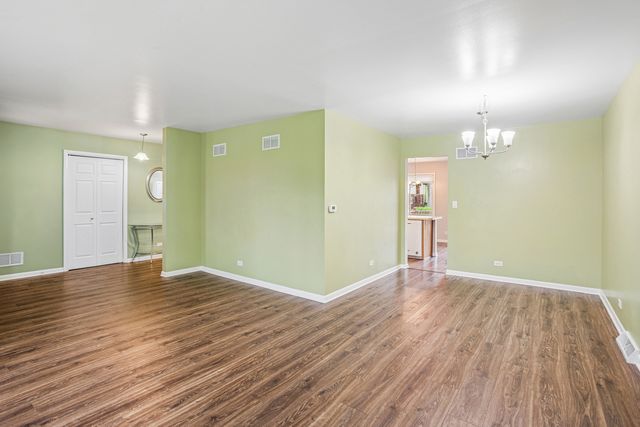 495 Kinkaid Court, Des Plaines, IL 60016
