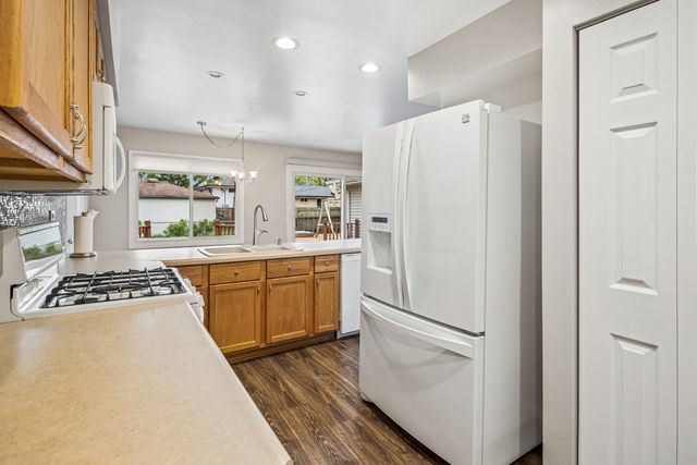 495 Kinkaid Court, Des Plaines, IL 60016