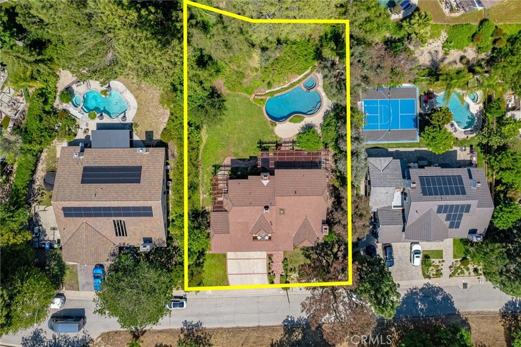 Image 4 of property listing at 11930 Shoshone, Granada Hills, CA 91344