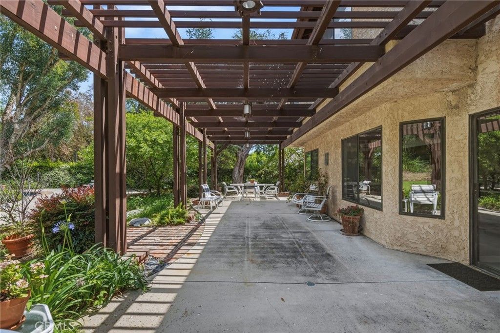Image 40 of property listing at 11930 Shoshone, Granada Hills, CA 91344