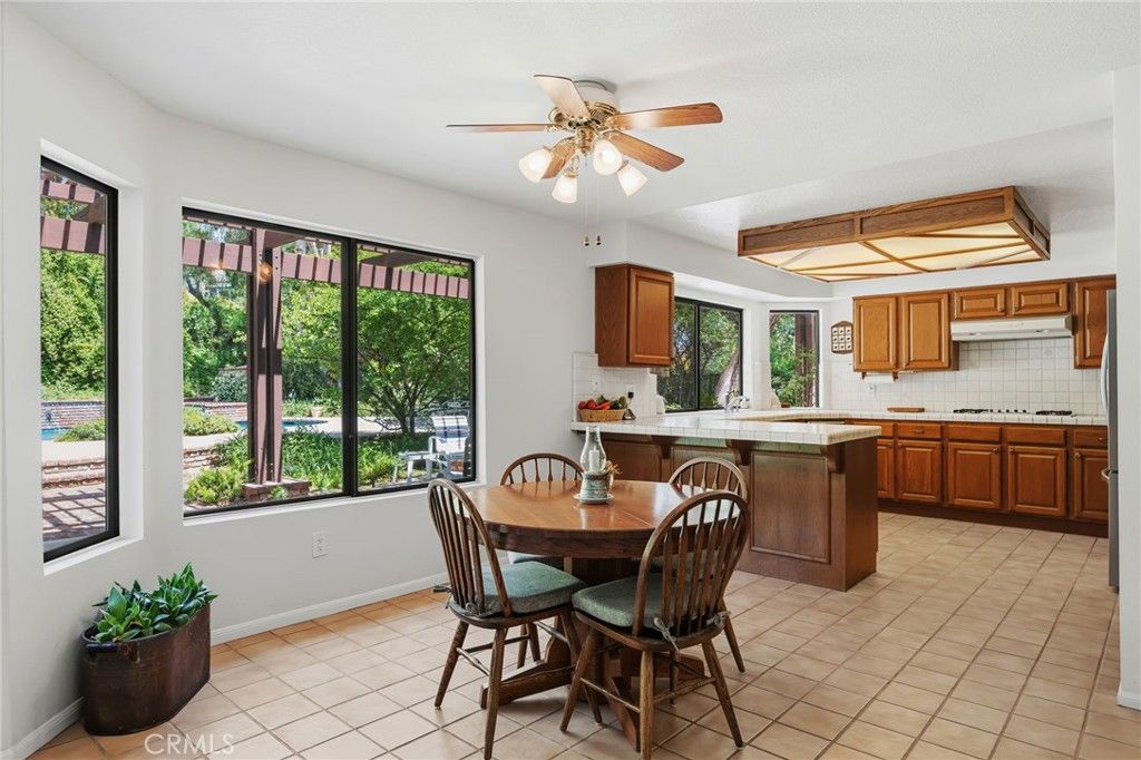 Image 7 of property listing at 11930 Shoshone, Granada Hills, CA 91344
