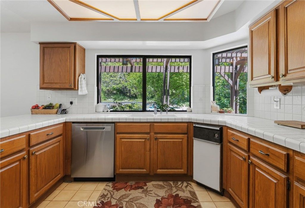 Image 8 of property listing at 11930 Shoshone, Granada Hills, CA 91344