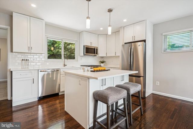 132 N GLADDEN ST N, Alexandria, VA 22304
