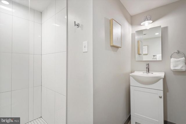 132 N GLADDEN ST N, Alexandria, VA 22304