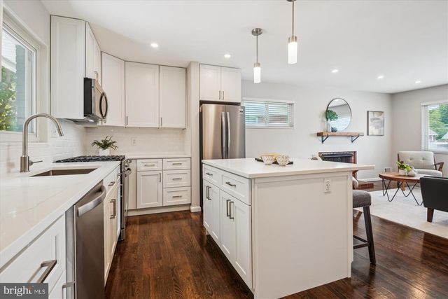 132 N GLADDEN ST N, Alexandria, VA 22304