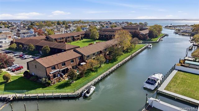 228 Mariners Way, Copiague, NY 11726