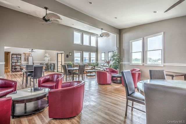 228 Mariners Way, Copiague, NY 11726