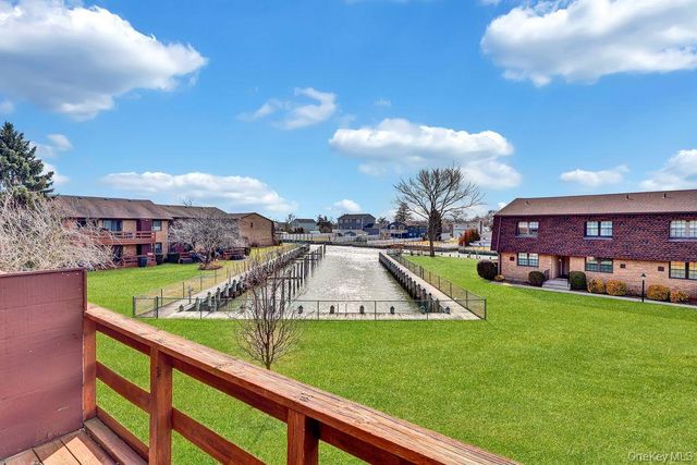 228 Mariners Way, Copiague, NY 11726