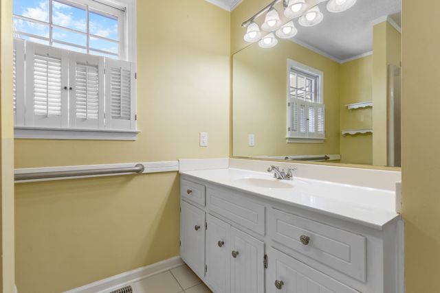 908 Hunter Ln, Clarksville, TN 37043