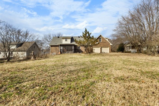 908 Hunter Ln, Clarksville, TN 37043