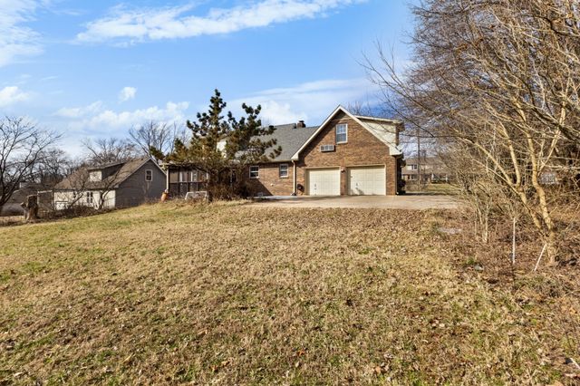 908 Hunter Ln, Clarksville, TN 37043