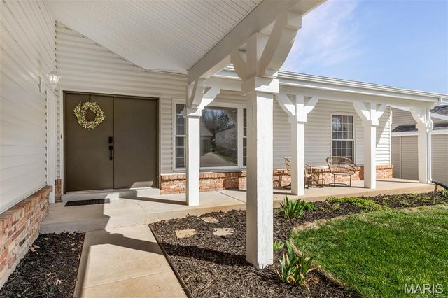 2915 Emerald Bend Court, St Louis, MO 63129