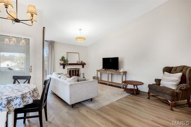 2915 Emerald Bend Court, St Louis, MO 63129