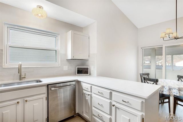 2915 Emerald Bend Court, St Louis, MO 63129