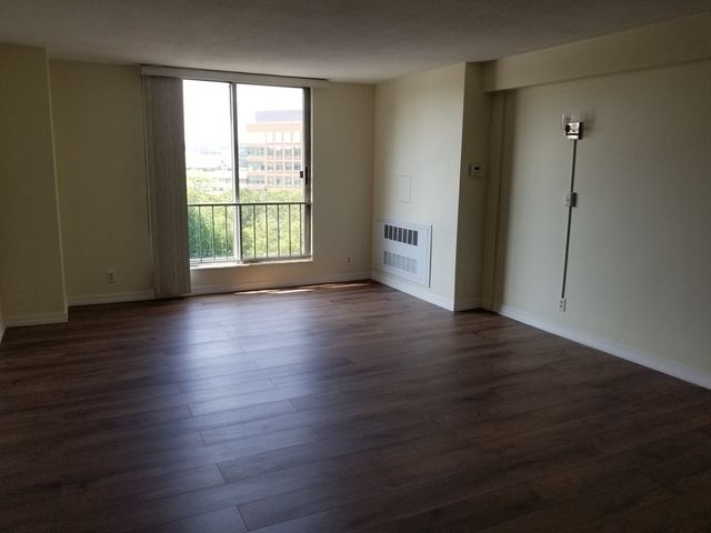 33 Pond Ave. 912, Brookline, MA 02445