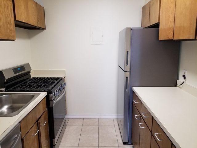 33 Pond Ave. 912, Brookline, MA 02445