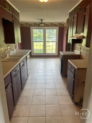 1203 E Bernard Street, Glennville, GA 30427