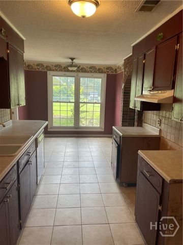 1203 E Bernard Street, Glennville, GA 30427