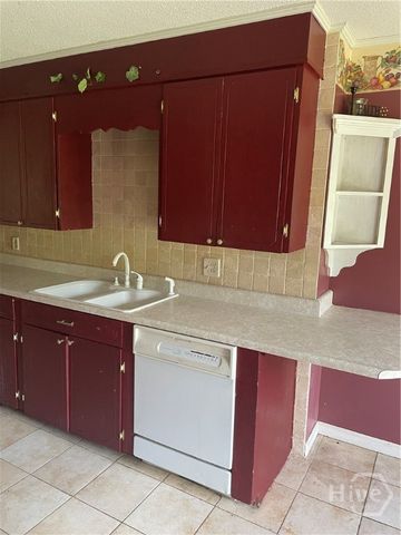 1203 E Bernard Street, Glennville, GA 30427