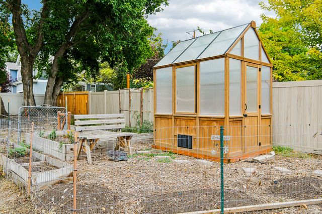 607 E GARDEN AVE, South Salt Lake, UT 84106