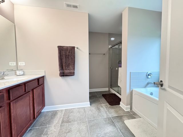 21010 Lakewoods Lane, Shorewood, IL 60404
