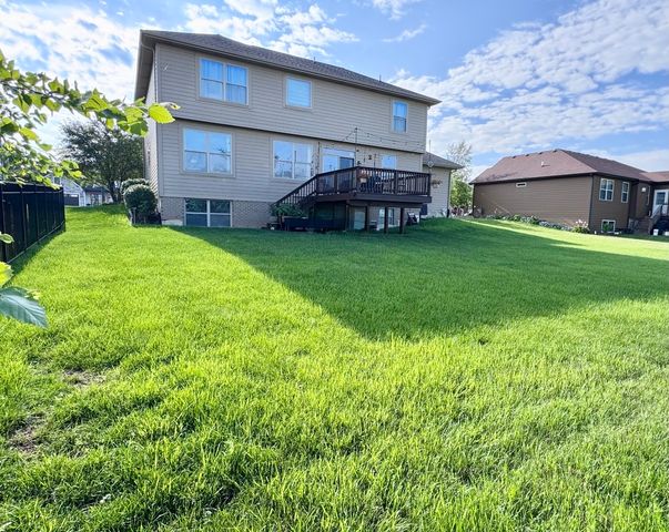 21010 Lakewoods Lane, Shorewood, IL 60404