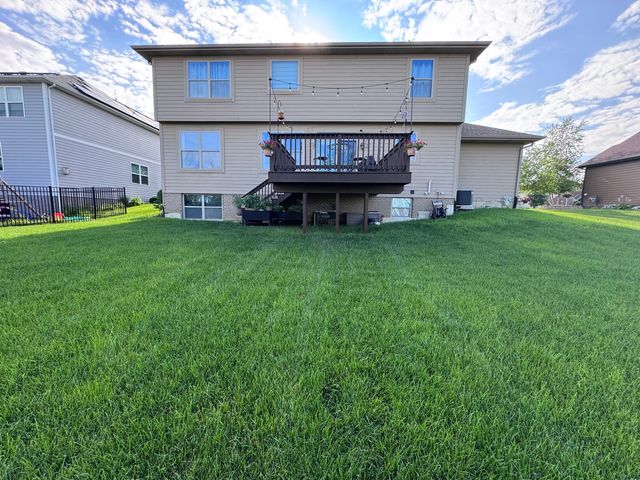 21010 Lakewoods Lane, Shorewood, IL 60404