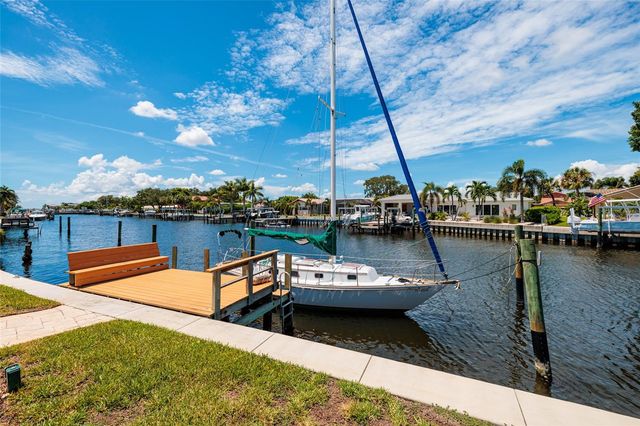 2063 ILLINOIS AVENUE NE, St Petersburg, FL 33703