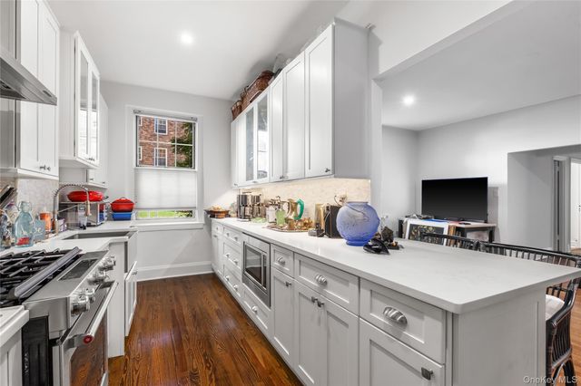 25 Parkview Avenue 1A, Bronxville, NY 10708