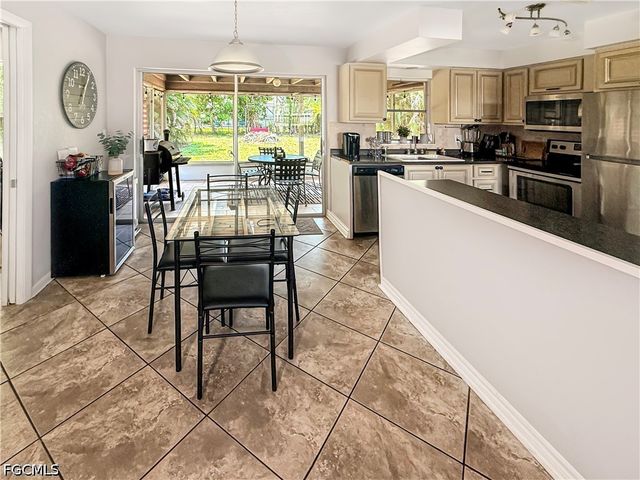 536 SE 26th TER, Cape Coral, FL 33904